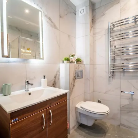 Zvezda Lux Titova アパート ズラティボール