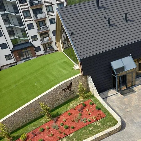 Zvezda Lux Titova アパート