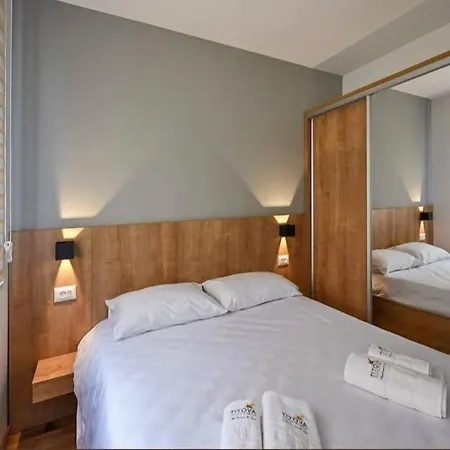 Zvezda Lux Titova 公寓 兹拉蒂博尔