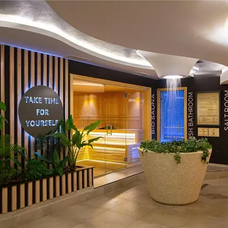 Zvezda Lux Titova アパート