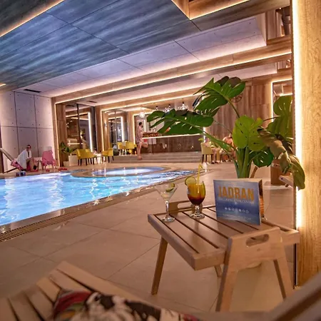 公寓 Zvezda Lux Titova *